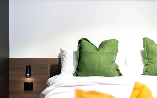 Immaculate Braddon Studio With Accessible Bathroom