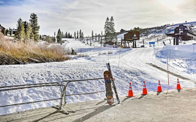 On-site Skiing: Truckee Studio w/ Balcony