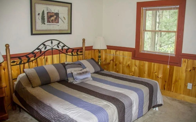 17 Honeysuckle Lodge - 5 Br Cabin