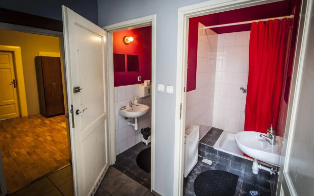 Travellers Inn Hostel