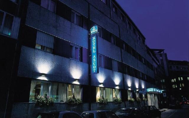 Hotel Ascot вид на фасад