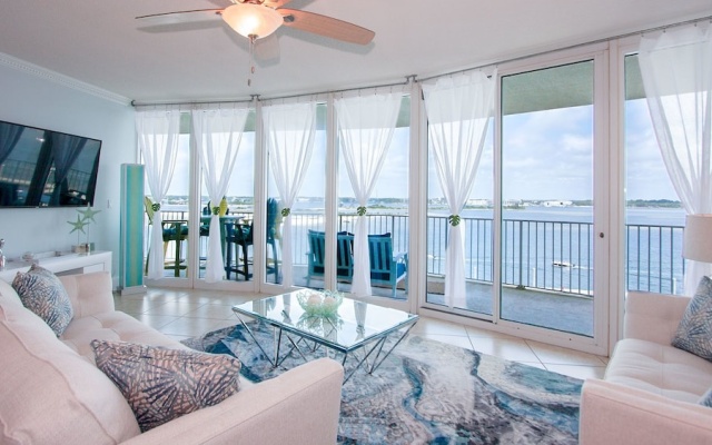 Modern Bayside Three Bedroom Condo - Unit Crb0505