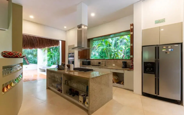 w Charming 5BR Villa at Mesa de Yeguas