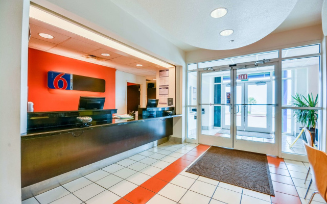Motel 6 Biloxi, MS - Beach