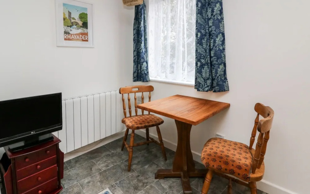 4 Oakfield Cottages