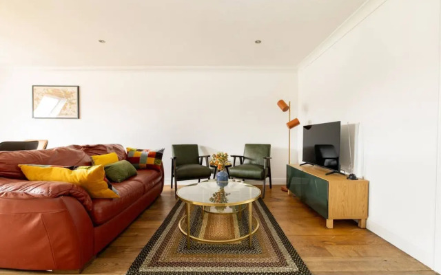 Your Home Away Newly Refurbished 3BR in Wandsworth