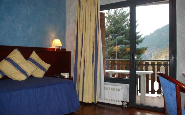 Hotel Coma in Ordino, Andorra from 89$, photos, reviews - zenhotels.com guestroom
