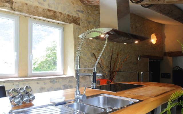 Charming Stone Cottage, Savoillans