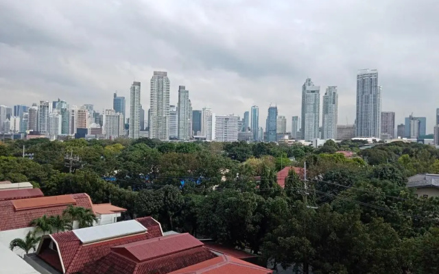 1 br. Condo -EDSA Makati