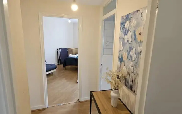 Brondesbury Apartment