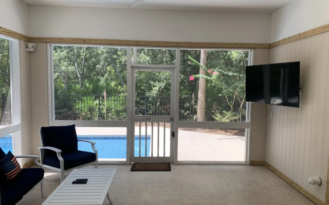 4 Shore Crest Ln