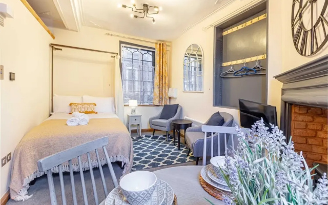 Host Stay Merchant House Studio