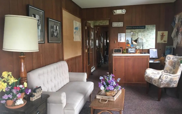 The Colonial Motel