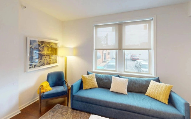 Central 3BR Apt Minutes to Downtown Parking