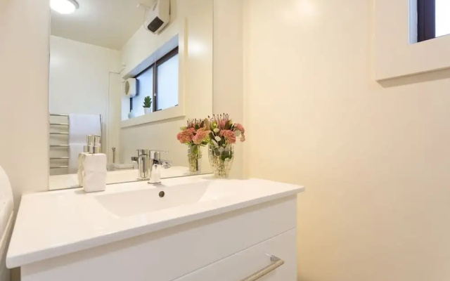 Large Distinctive AND Spacious Family Home