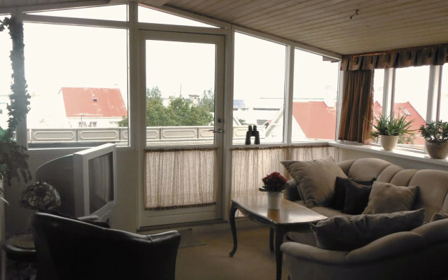Three Sisters Studio Apartments