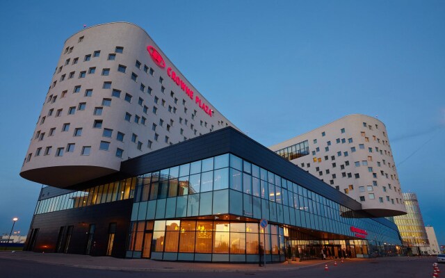 Гостиница Crowne Plaza Санкт-Петербург Аэропорт в Санкт-Петербурге - забронировать гостиницу Crowne Plaza Санкт-Петербург Аэропорт, цены и фото номеров вид на фасад