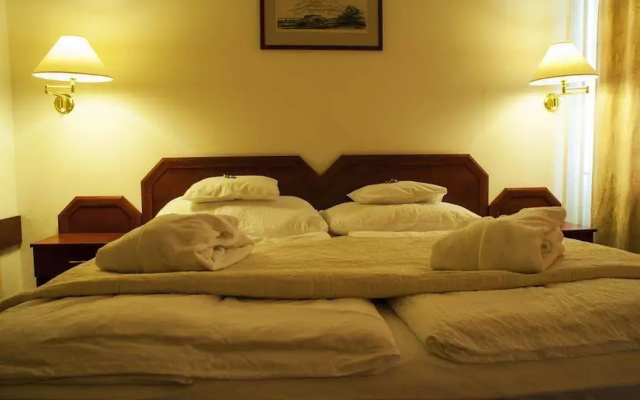 Komfort Hotel Platán