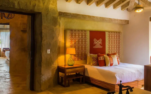 Casa Piedra Blanca