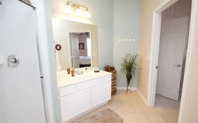 Executive Penthouse 3 Bedroom Condo by RedAwning
