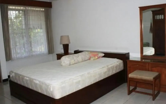 De Dago Pakar Villa by HouseinBandung