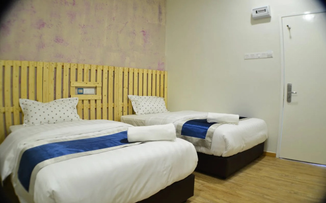 Swing & Pillows - Kota Warisan
