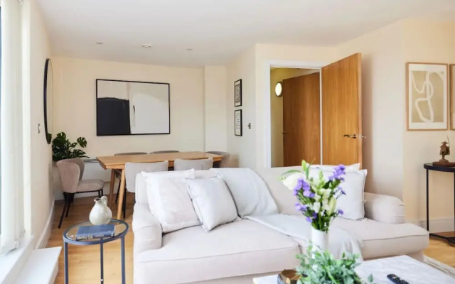The Weavers Field Place - Classy 3bdr Flat With Terrace