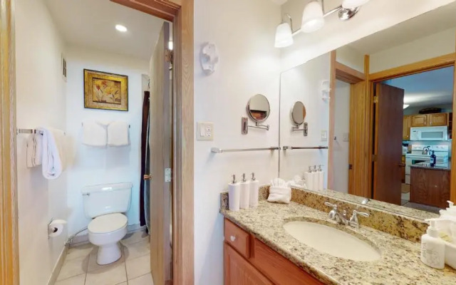 Laurelwood Condominiums Studio Premier Unit 405