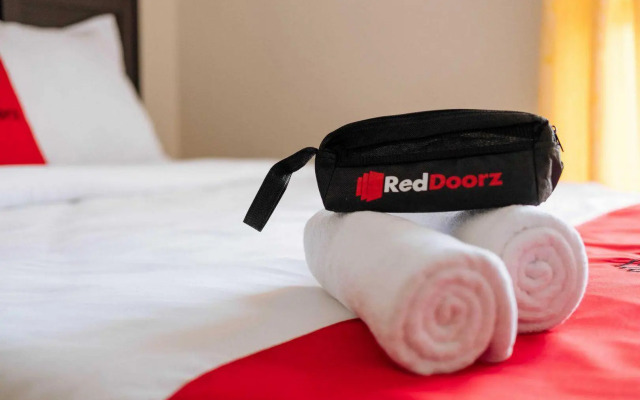 RedDoorz @ Jalan Sukawinatan Palembang
