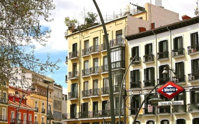Отель Hostal Tirso Plaza вид на фасад