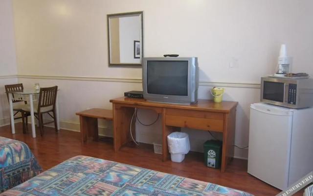 Shoreline Suites