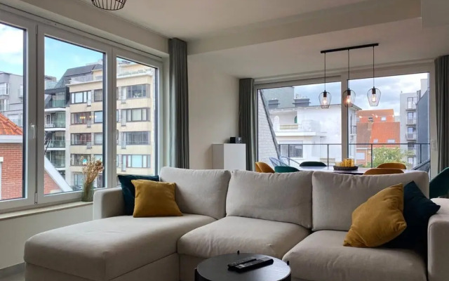 Modern Duplex Near Beach and Shops