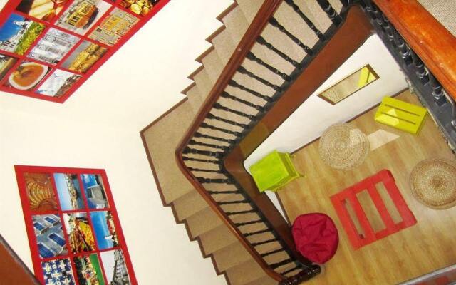 Oporto City Hostel вид на фасад