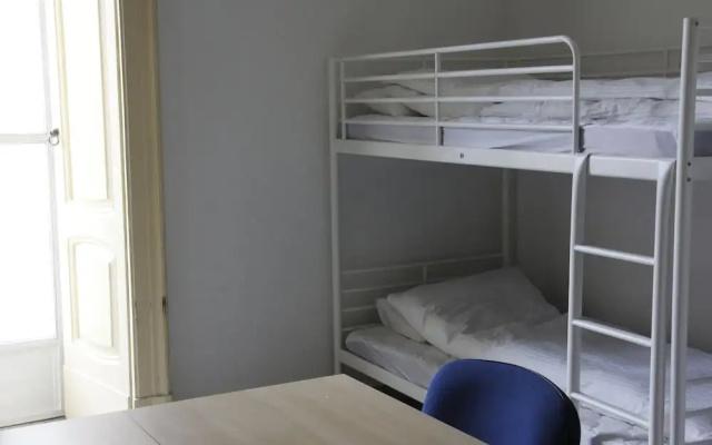 1 bed in Basic 6 Bed Female Room Share Bathroom - Campus Accommodation