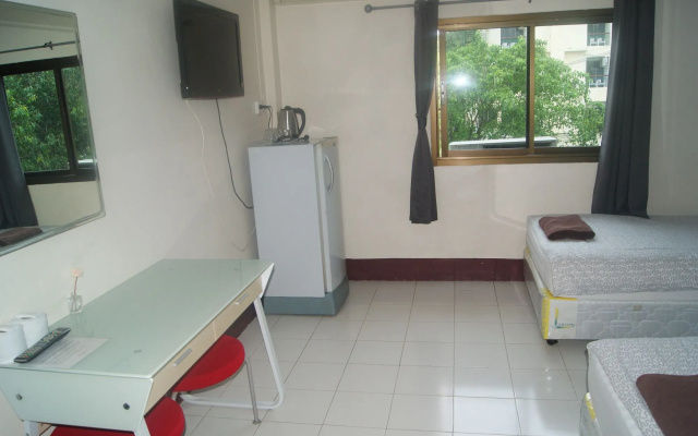 Pineapple Guesthouse Karon