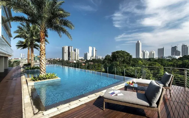 Two-bedroom Executive Serviced Apartment Oakwood Suites La Maison