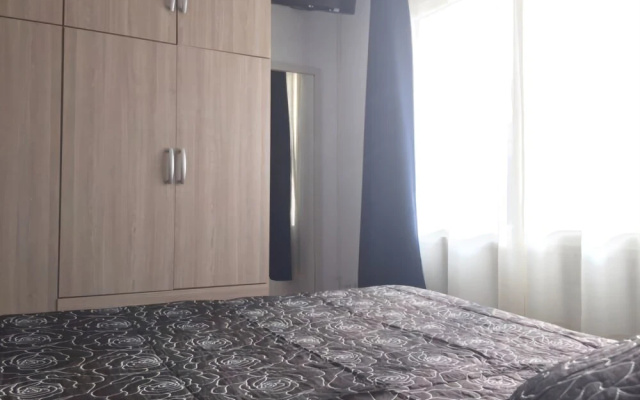 Recently Refurbished Center Apartment