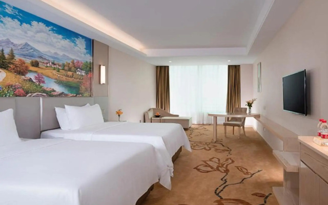 Vienna Hotel (Huizhou High-speed ​​Railway North Station Xiaojinkou)