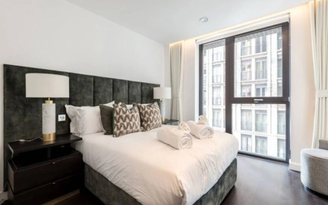 Elegant Two Bedroom Apartment With Winter Garden