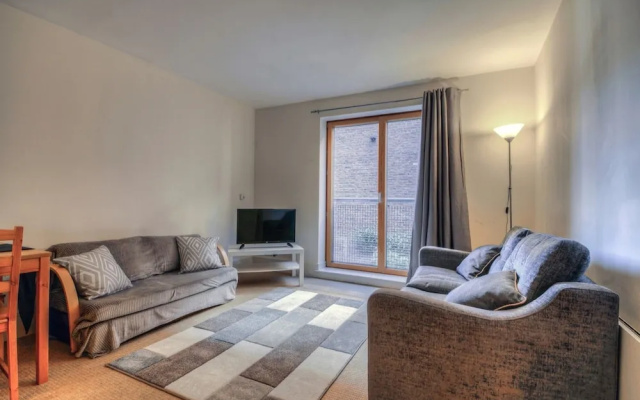 Modern, Spacious 1BR Central Manchester Flat for 4