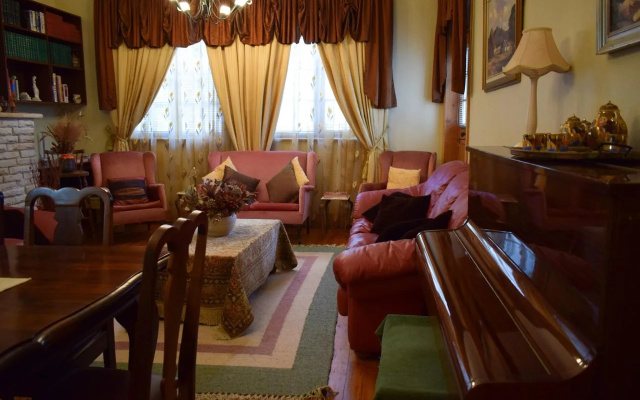 Auberge Alouette Guesthouse