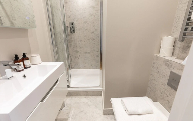 Astonishing 2BR Near Mayfair and Piccadilly Circus