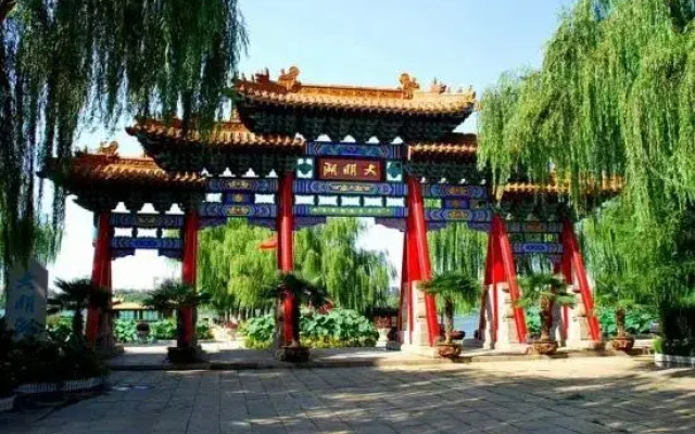 Lihao Holiday Hotel (Jinan Tangye Subway Station Century Avenue)