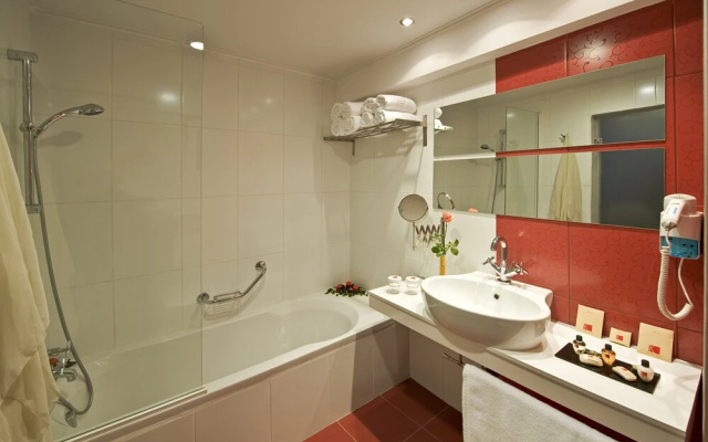 Rhodes Superior Suite - Chic Poolside Retreat
