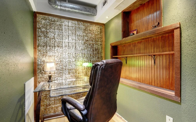 Austinstays Downtown Condo