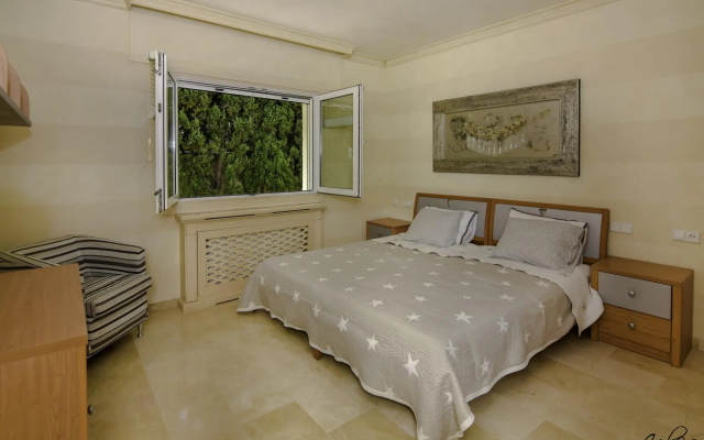 20001 - Exquisite Villa 50M To Beach