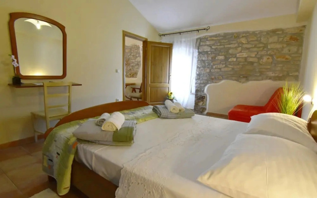 Bright Stay With Shared Pool & BBQ in Tar