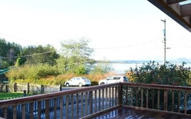 Tofino Travellers Guesthouse