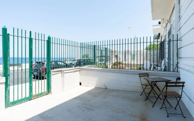 The Sea Outside Apartment 01 by Wonderful Italy