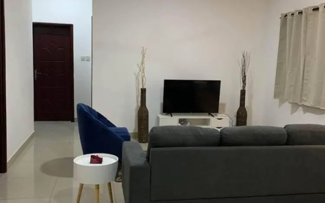 Entire Cozy 2-bedroom House Plus Free Car Use